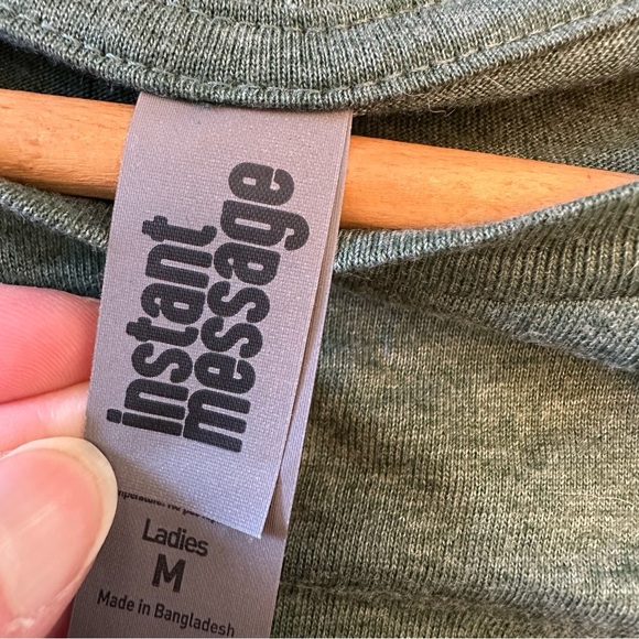 Friends TV Show Christmas Tee - Picture 6 of 6